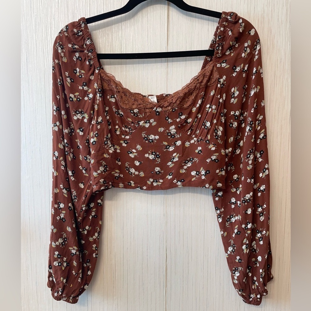 BP. Long Sleeve Floral Crop Top with Lace Trim –‎ Size Small